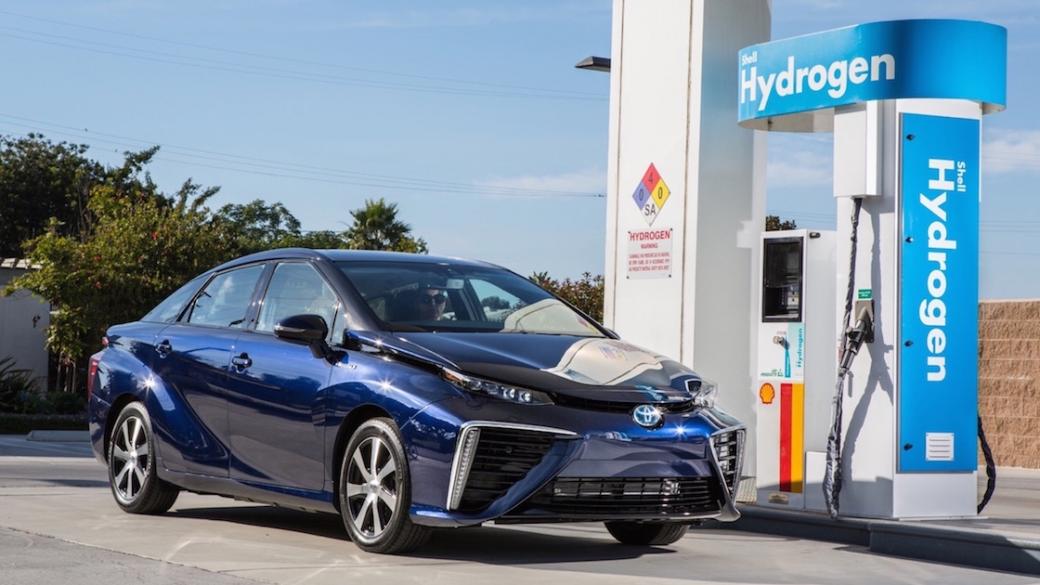 Toyota спира бензиновите коли през 2050 г.