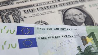 Еврото със спад преди заседанието на ЕЦБ, доларът с ръст