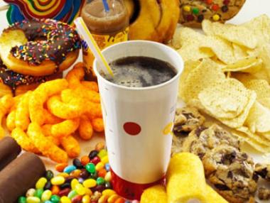 Бисквити и енергийни напитки поскъпват с левче заради данък „вредни храни“