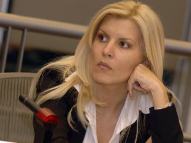 Бивша румънска министърка обвинена в корупция