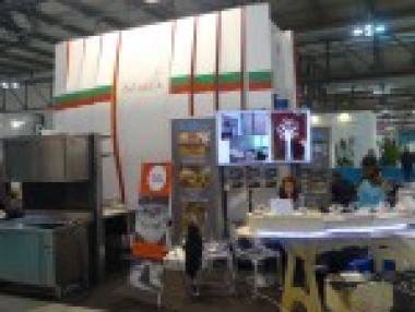 Българска компания впечатли с мобилен суши конвейр на изложба в Милано