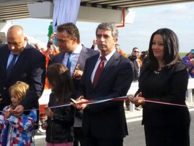 „Когато пораснеш и отидеш да пиеш кафе в Истанбул, да знаеш кой е направил тази магистрала“