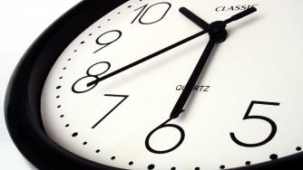 Евродепутати искат да отпадне смяната на времето