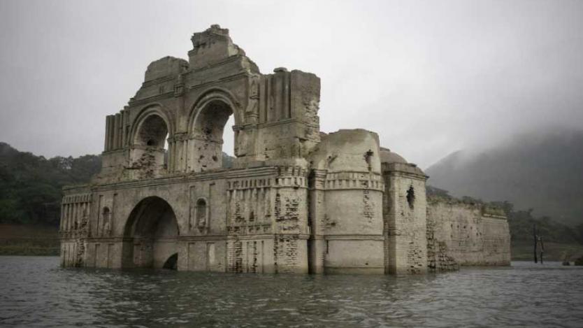 400-годишен храм „изплува“ от езеро в Мексико
