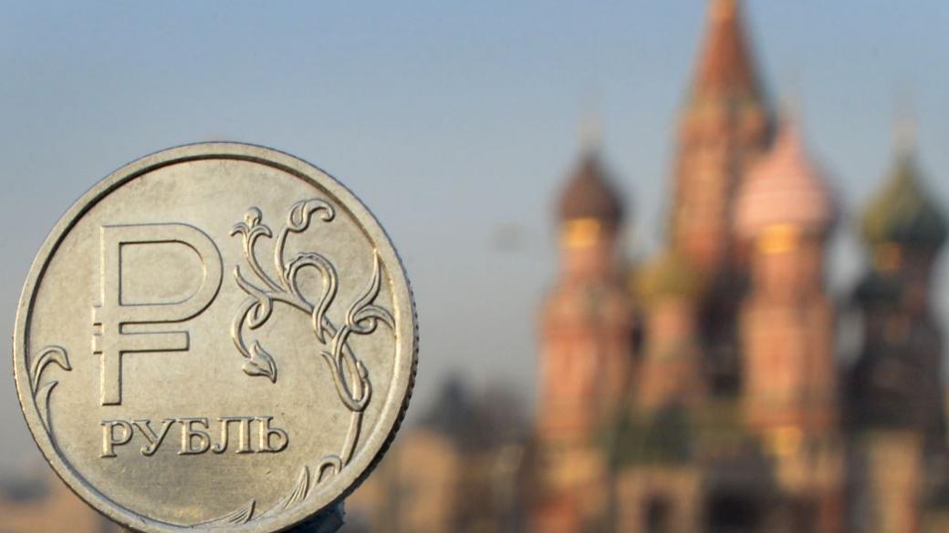 Русия бори дефицита с печатане на рубли