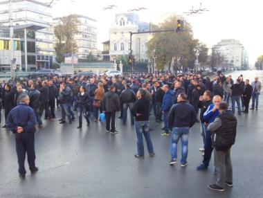 Полицаи блокираха София и пътища в страната