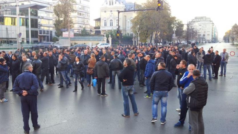 Полицаи блокираха София и пътища в страната