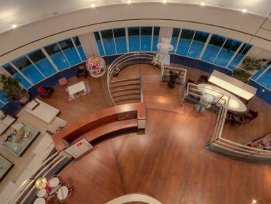 Фарел Уилямс продава пентхаус в Маями