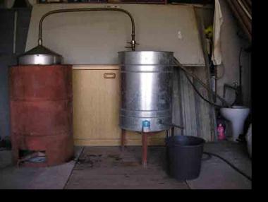 Държавата удря домашната ракия