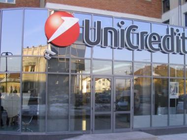 UniCredit обмисля да съкрати 12 000 служители