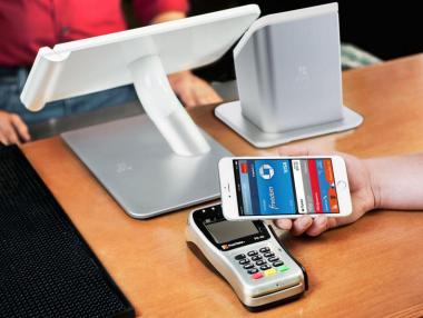 Apple пуска мобилни разплащания между физически лица през 2016 г.