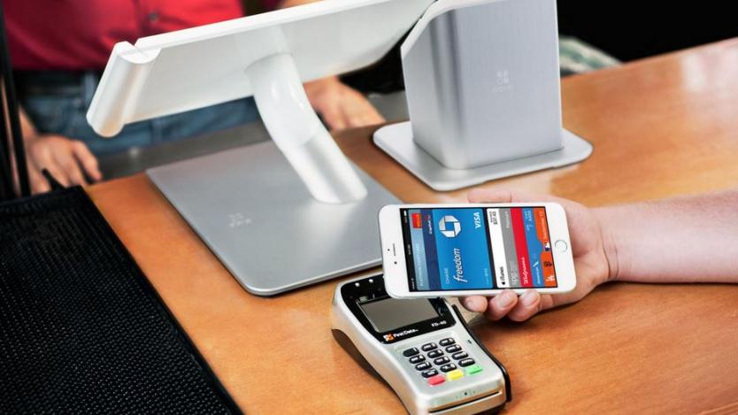 Apple пуска мобилни разплащания между физически лица през 2016 г.