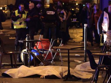 Броят на жертвите в Париж продължава да расте (обзор)