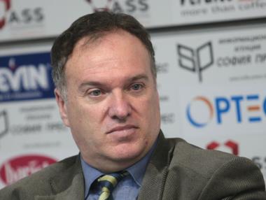 Основната мишена на атаките е президентът на Франция