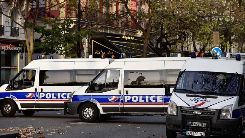 Двама от терористите в Париж влезли в Европа през Гърция