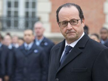 Франция ще бъде в извънредно положение три месеца