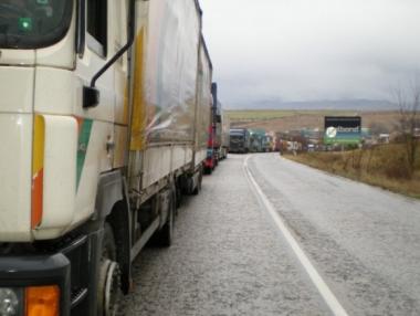 Продължават опашките от тирове на  ГКПП „Капитан Андреево“