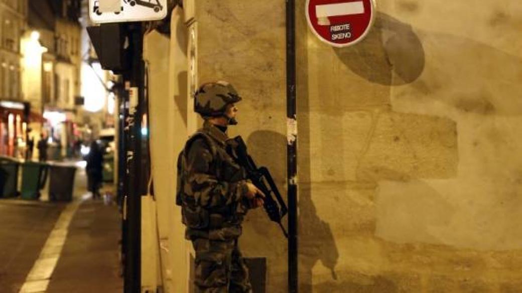 Жена се самовзриви в Париж, двама от терористите са убити