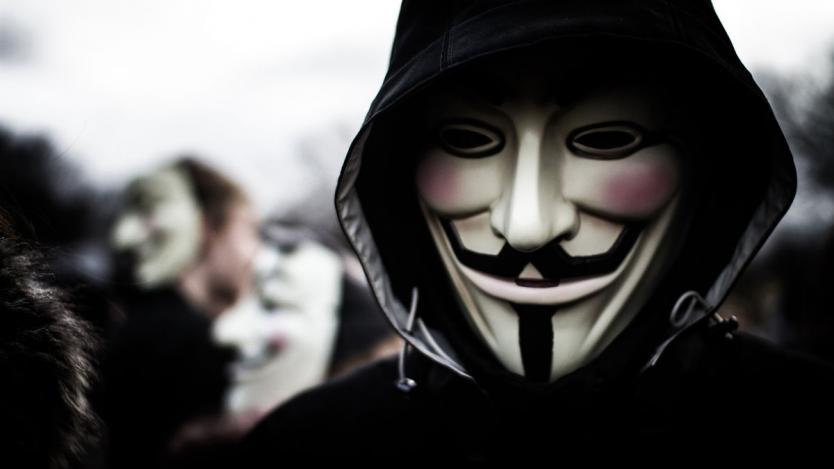 „Анонимните“ хакнаха 5500 акаунта на ИД