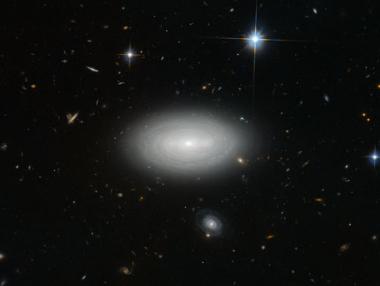 Hubble засне „най-самотната“ галактика