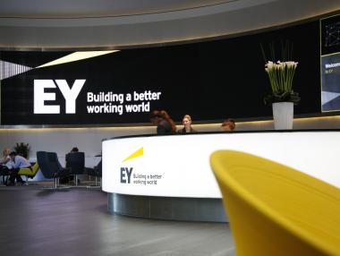 EY: Глобалната икономика е нестабилна и несигурна