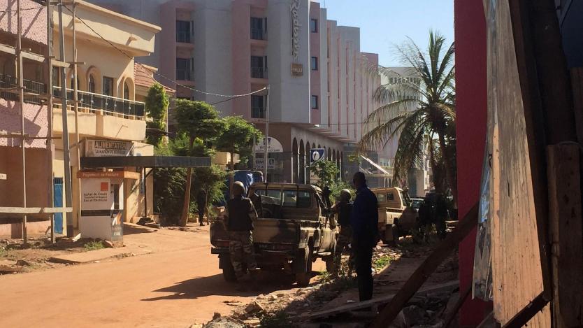 Ислямисти атакуваха хотел в Мали, държат 170 заложници (обновена)
