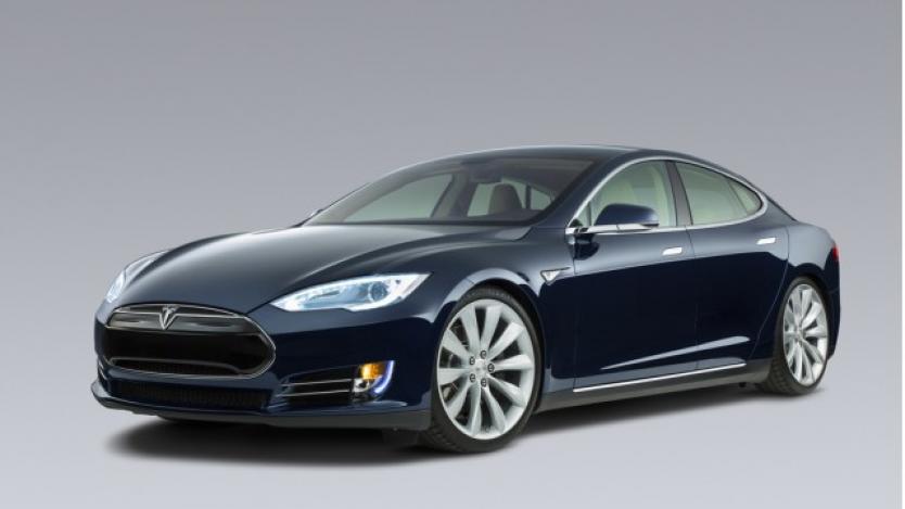 Tesla изтегля от световния пазар всички електромобили Model S