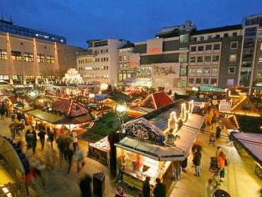 Атаките в Париж хвърлиха сянка върху Коледните базари в Европа