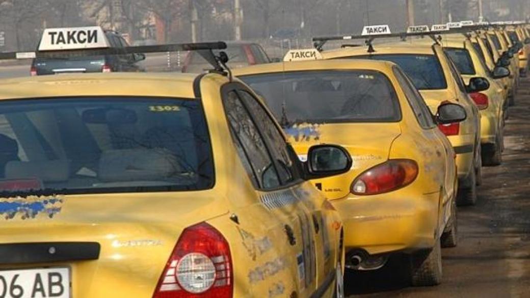 Остава протестът на таксиметровите шофьори