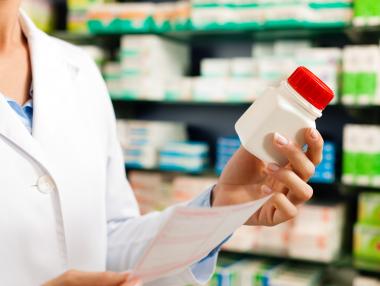 Една напред и две назад в аптечния бизнес