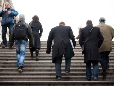 20% от българите ограничават посещенията на масови прояви заради заплахи