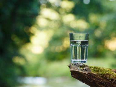 Обезсоляват вода с електрошок