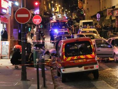 Атентаторите в Париж купили автоматите си по интернет