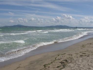 Прекратиха концесиите на плажове „Ахтопол-север“ и „Обзор-централен“