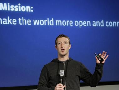Марк Зукърбърг дарява акциите си във Facebook