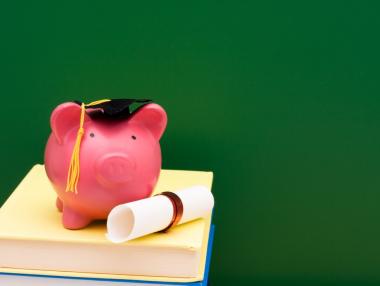 Отпуснаха над 42 хил. лв за творчески и научни стипендии