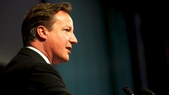 Великобритания се включва в ударите в Сирия