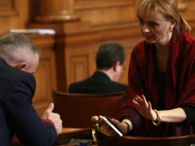 Депутат си изпати заради ракията