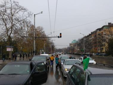 Протести в цялата страна срещу поскъпването на винетките