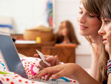 Жените предпочитат да пазаруват онлайн вечер