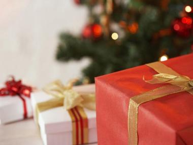 Българските семейства отделят 20% от месечния си доход за коледни подаръци
