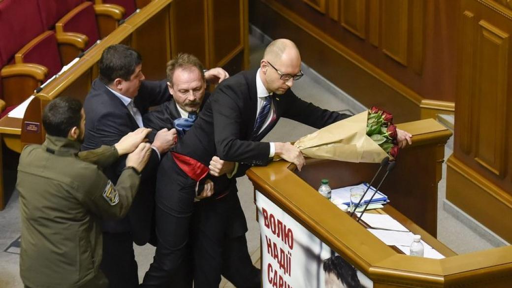 Депутати нападнаха премиера на Украйна
