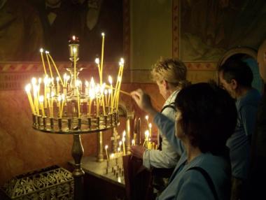 Църковните свещи – двойно по-скъпи преди Коледа