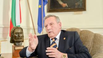 „Земята е нашият общ дом. Днес тази Земя, малтретирана и ограбвана, плаче“