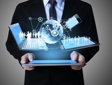 Заплатите на IT специалистите скочиха с 10 000 лв.