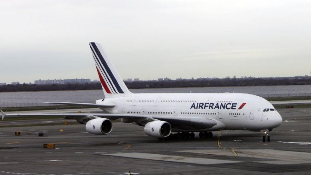 Откриха бомба в самолета на Air France (допълнена)