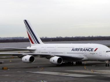 Откриха бомба в самолета на Air France (допълнена)