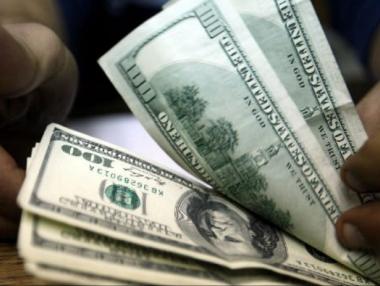 Закриване и спад на дълги доларови позиции