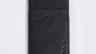 Tesla произвежда калъфи за iPhone