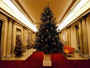 Коледният дух в Бъкингамския дворец